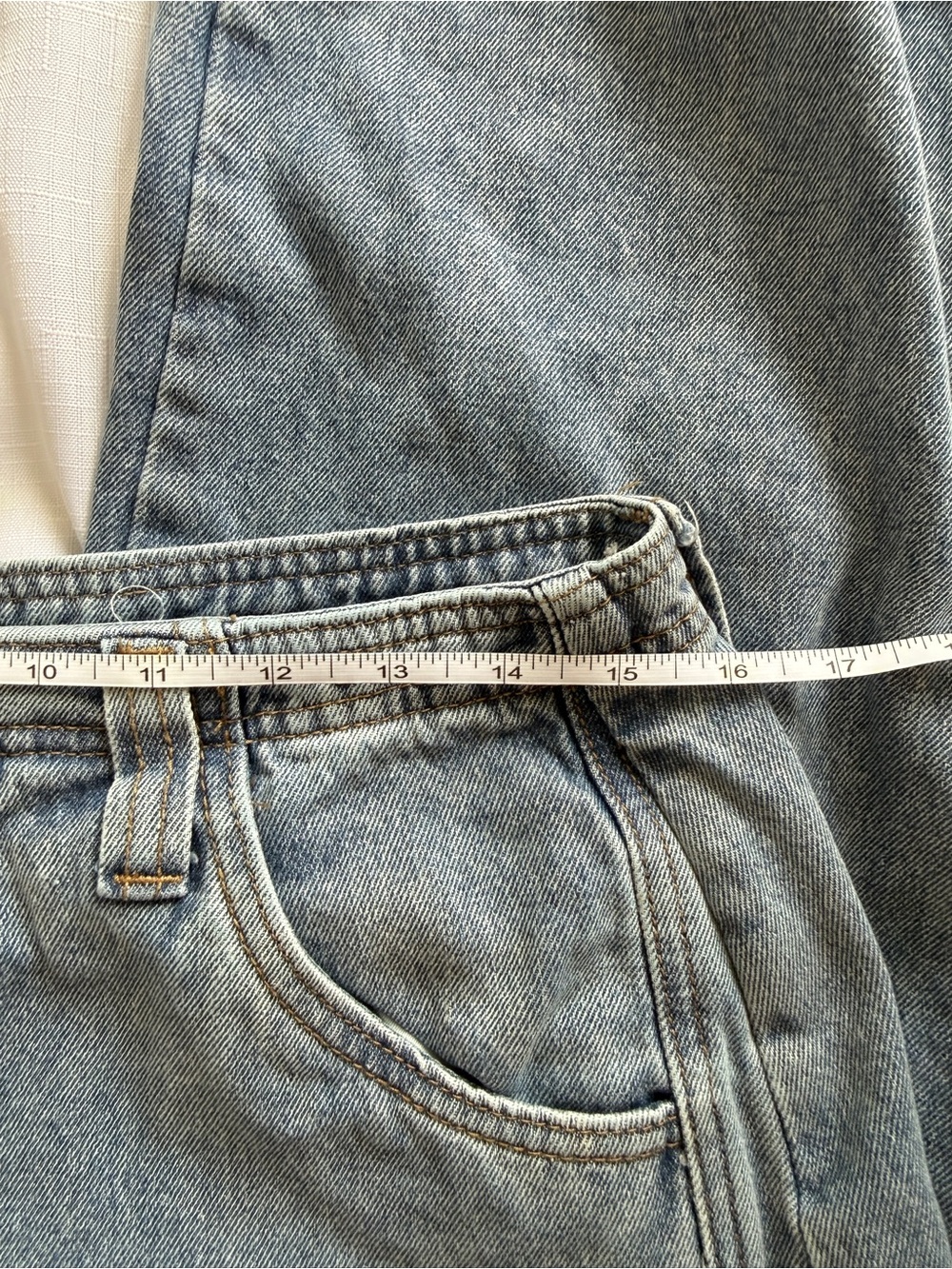 Walter Baker Women’s Light Wash Cargo Jeans Size 10 Wide Leg Utility Y2K Baggy - Picture 4 of 8